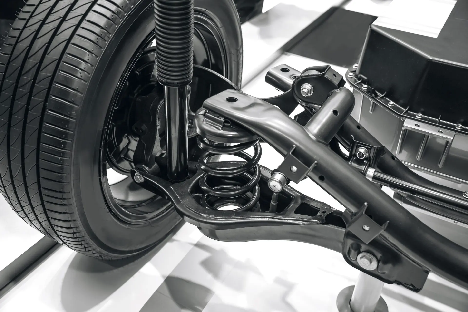 sistema-de-suspension-coche-pieza-web